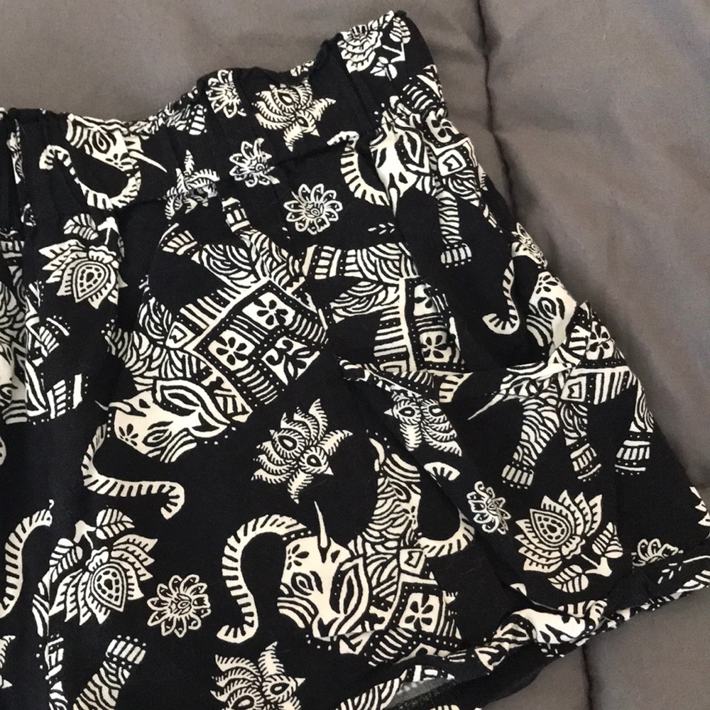 ❗️SOLD❗️B&W Elephant Shorts! 🐘